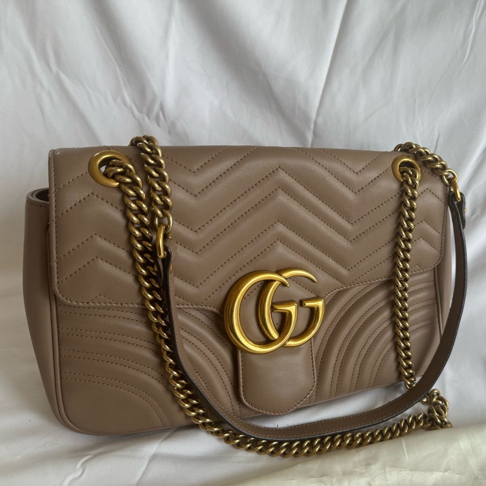 Gucci gg marmont medium shoulder bag